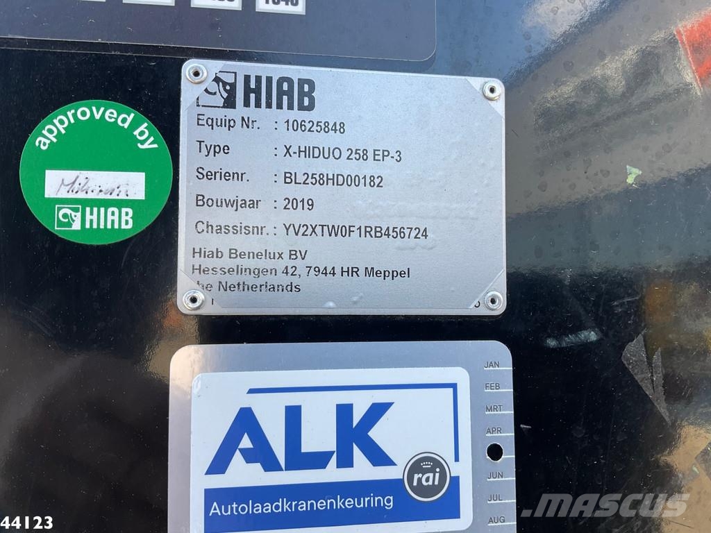 Volvo FM 420 8x2 Hiab 25 Tonmeter laadkraan Welvaarts la 吊鉤式起重車