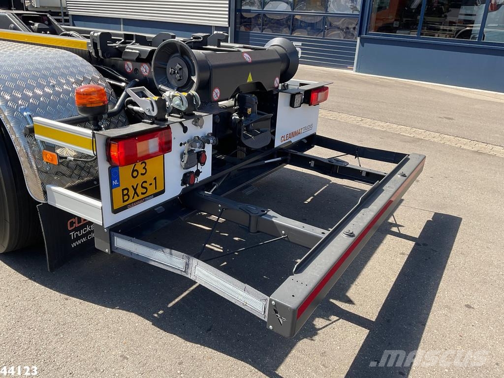 Volvo FM 420 8x2 Hiab 25 Tonmeter laadkraan Welvaarts la 吊鉤式起重車