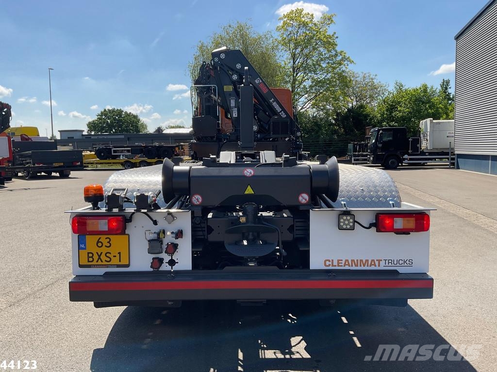 Volvo FM 420 8x2 Hiab 25 Tonmeter laadkraan Welvaarts la 吊鉤式起重車