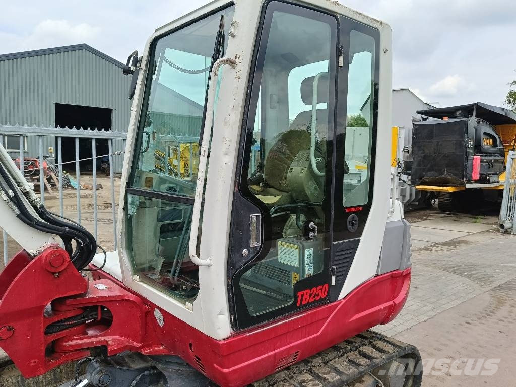 Takeuchi TB 250 5 ton rups graafmachine excavator bagger Εκσκαφάκι (διαβολάκι) < 7t