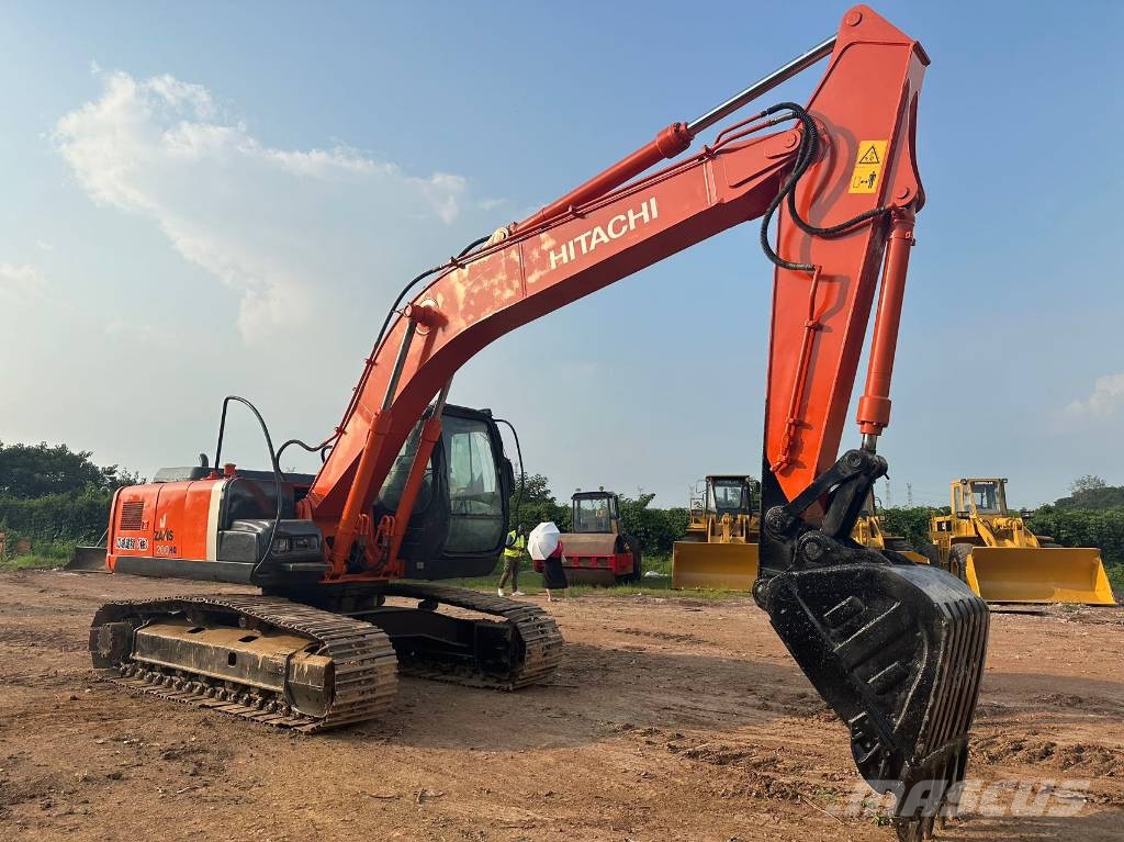 Hitachi ZX 200 대형 굴삭기 29톤 이상