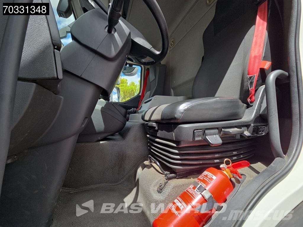 Renault D 280 D 4X2 12 toneladas automático 1.500kg Plataf Camiones con caja de remolque