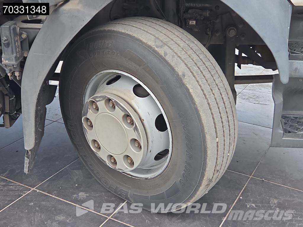 Renault D 280 D 4X2 12 toneladas automático 1.500kg Plataf Camiones con caja de remolque