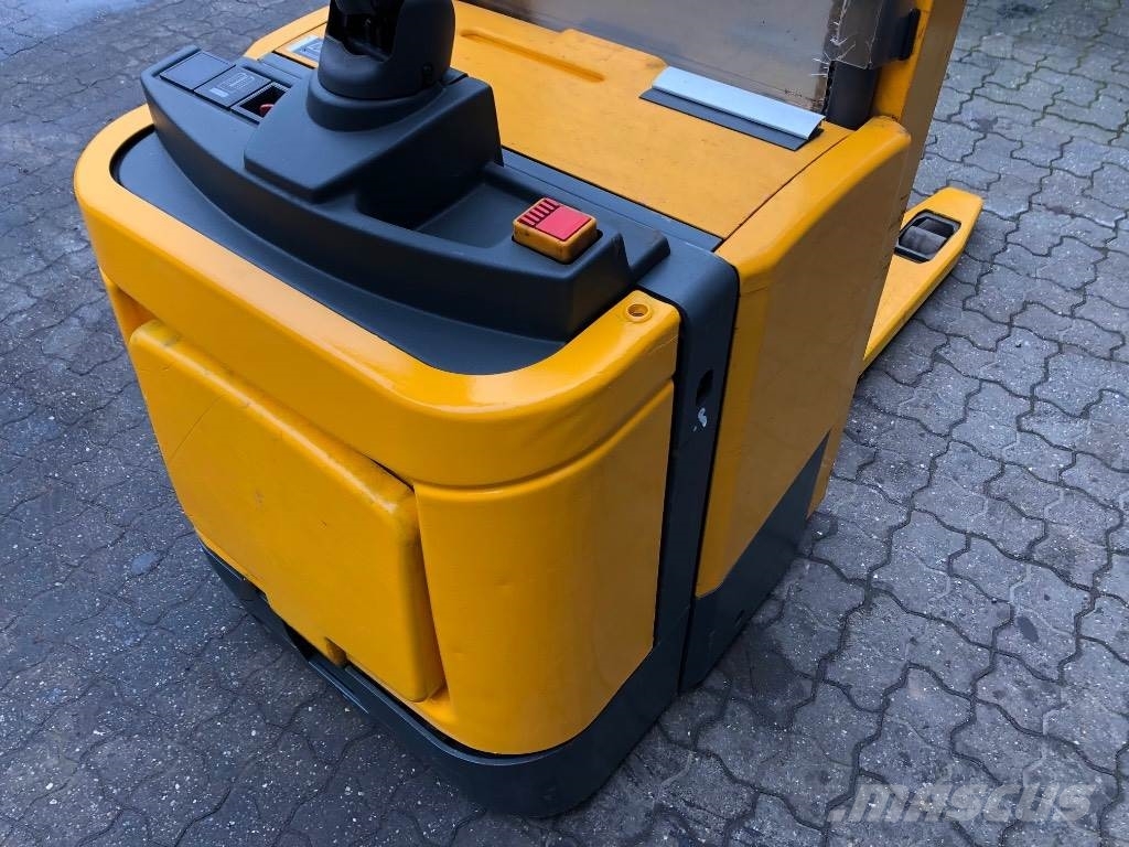 Jungheinrich ERC Z12 Stand-in stackers