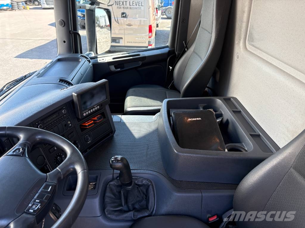 Scania P 360 4x2 KSA-kori + PL-nostin Camiones caja cerrada
