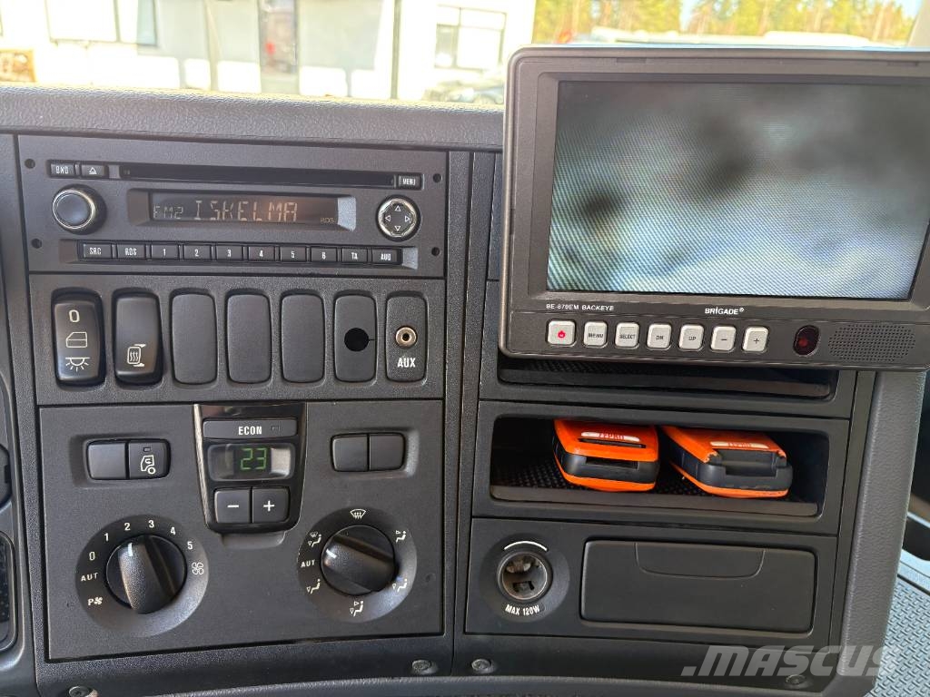 Scania P 360 4x2 KSA-kori + PL-nostin Camiones caja cerrada