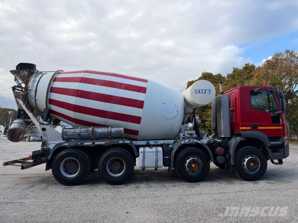 Iveco TRAKKER Автобетоновози
