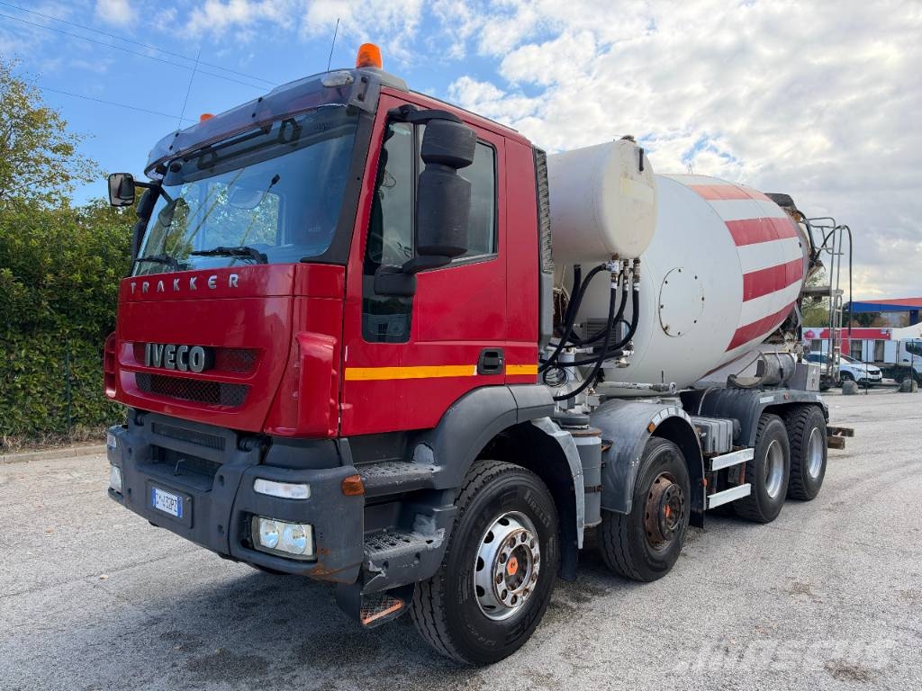 Iveco TRAKKER Автобетоновози
