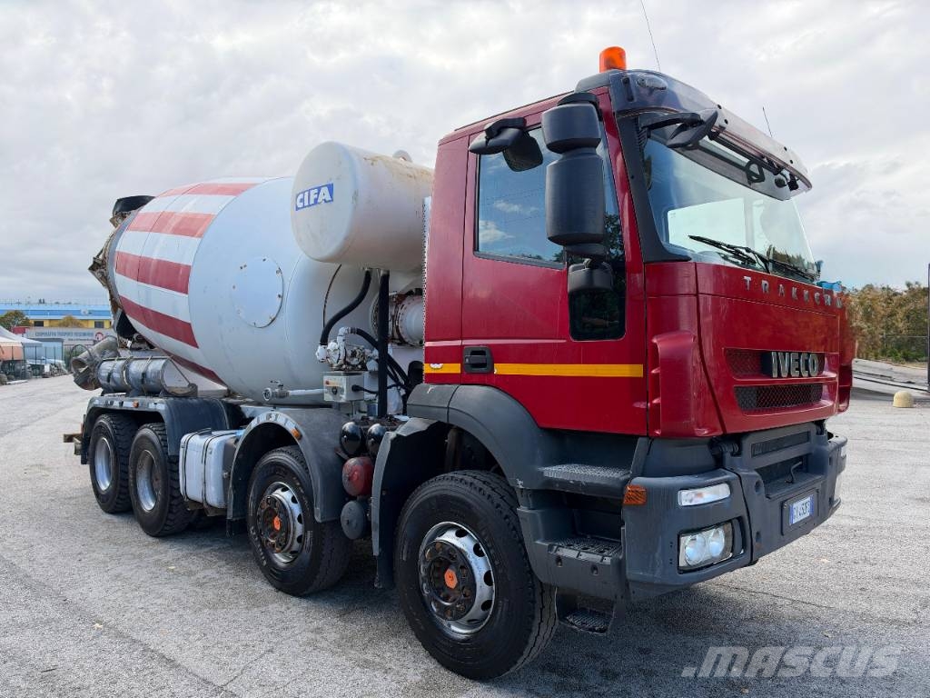Iveco TRAKKER Автобетоновози
