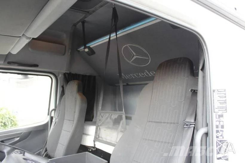 Mercedes-Benz Atego 818 - 8T--010 Camiones con caja de remolque