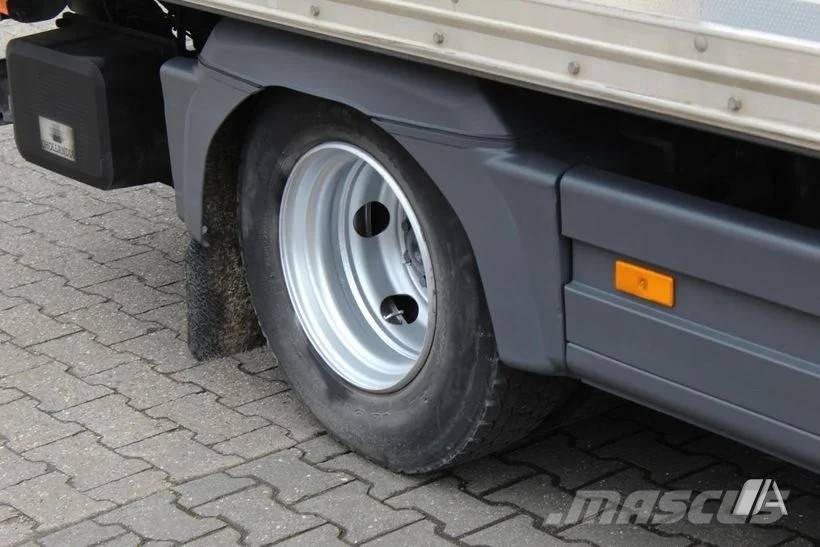 Mercedes-Benz Atego 818 - 8T--010 Camiones con caja de remolque