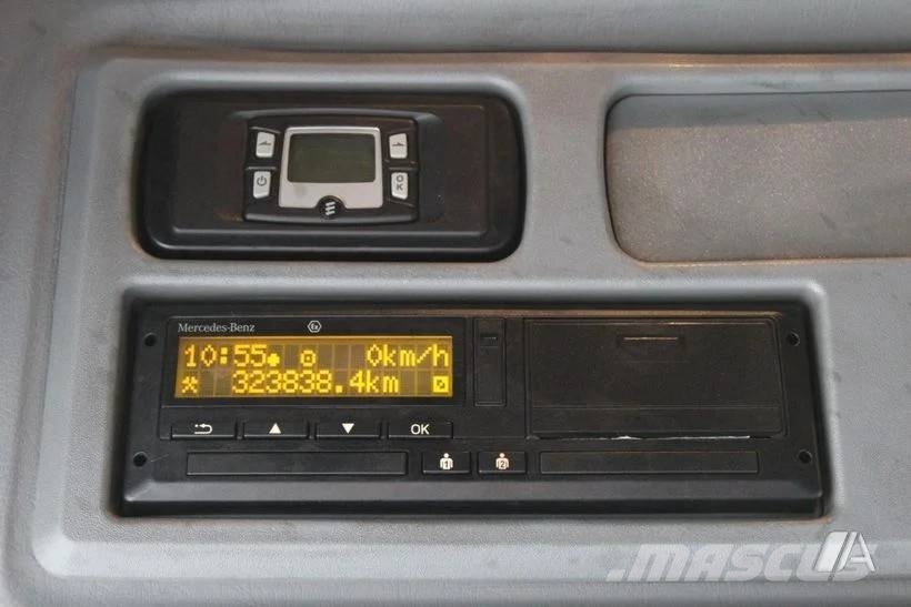 Mercedes-Benz Atego 818 - 8T--010 Camiones con caja de remolque