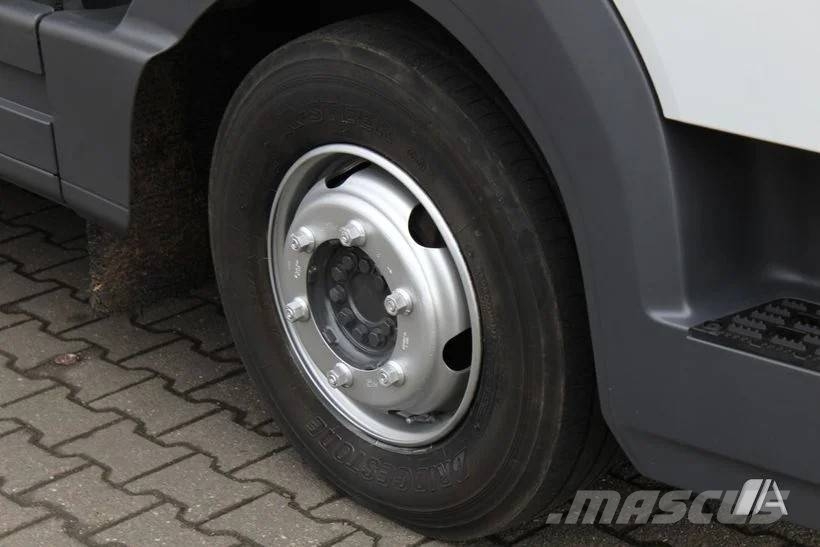 Mercedes-Benz Atego 818 - 8T--010 Camiones con caja de remolque