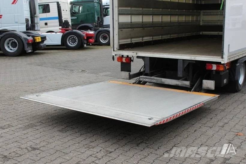 Mercedes-Benz Atego 818 - 8T--010 Camiones con caja de remolque