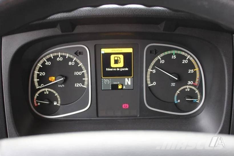 Mercedes-Benz Atego 818 - 8T--010 Camiones con caja de remolque