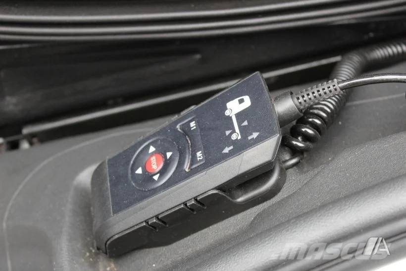 Mercedes-Benz Atego 818 - 8T--010 Camiones con caja de remolque