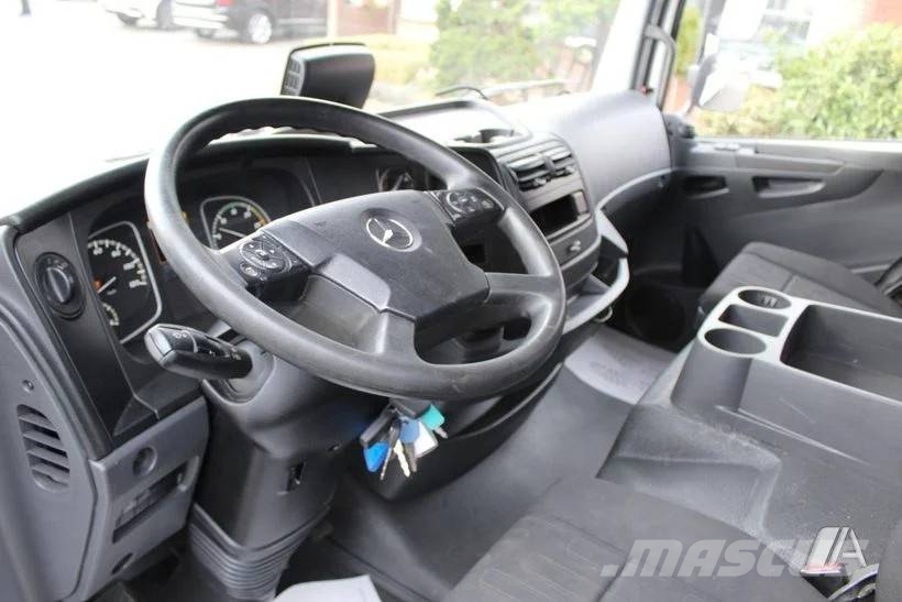 Mercedes-Benz Atego 818 - 8T--010 Camiones con caja de remolque