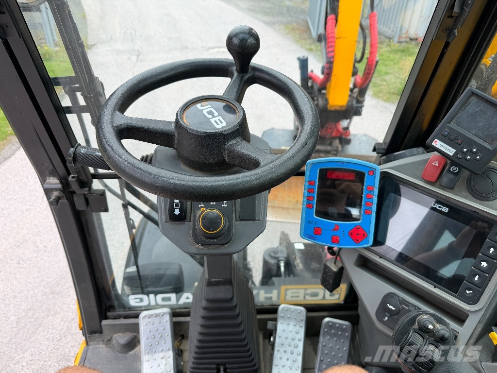 JCB 110 W Hydradig med vagn och mycket redskap Escavatori gommati