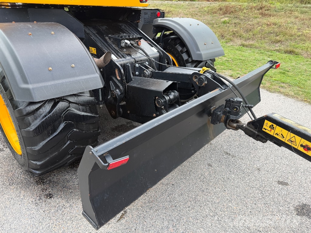 JCB 110 W Hydradig med vagn och mycket redskap Escavatori gommati