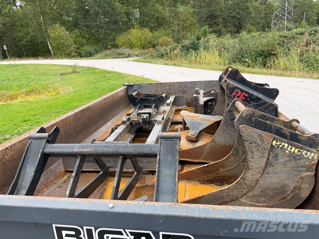 JCB 110 W Hydradig med vagn och mycket redskap Escavatori gommati