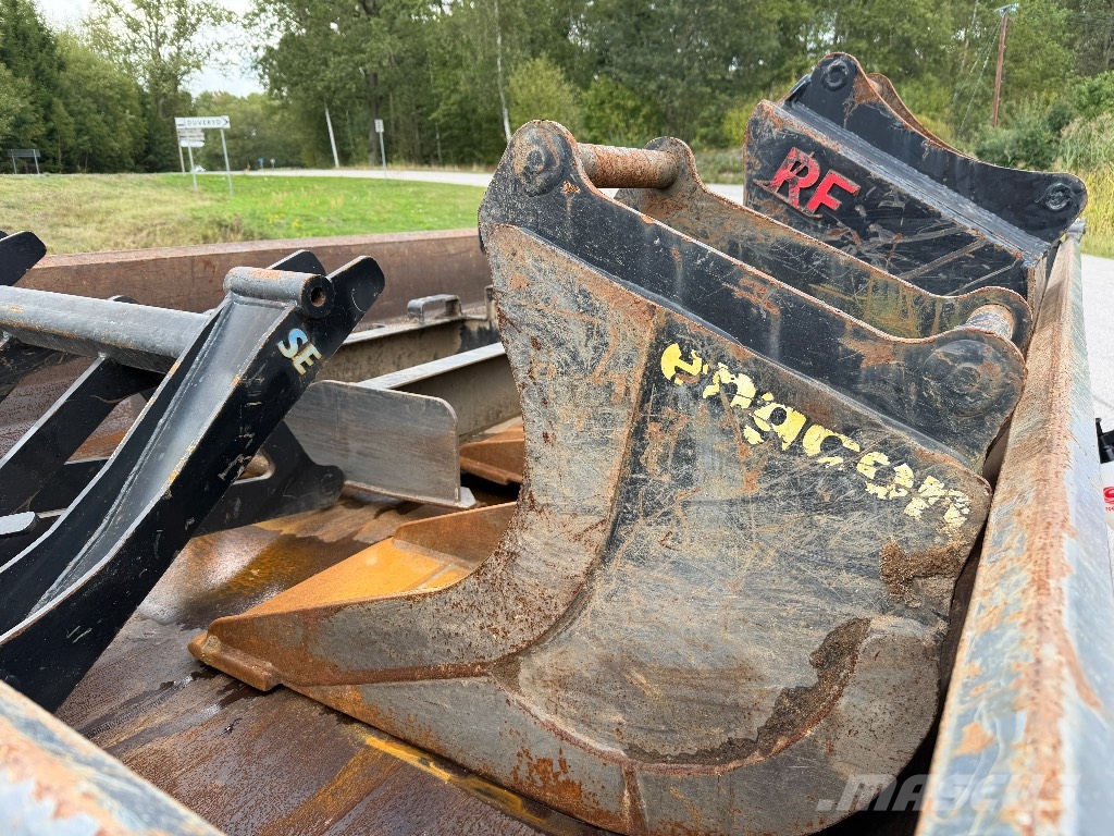 JCB 110 W Hydradig med vagn och mycket redskap Escavatori gommati