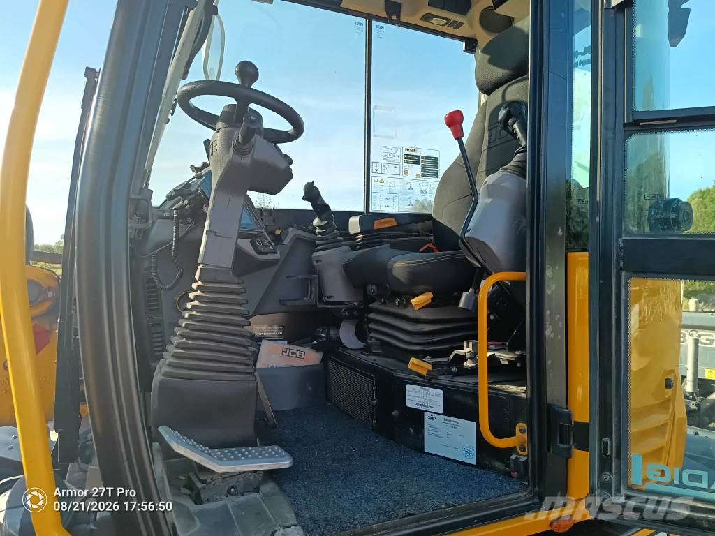JCB 110 W Hydradig med vagn och mycket redskap Wielgraafmachines