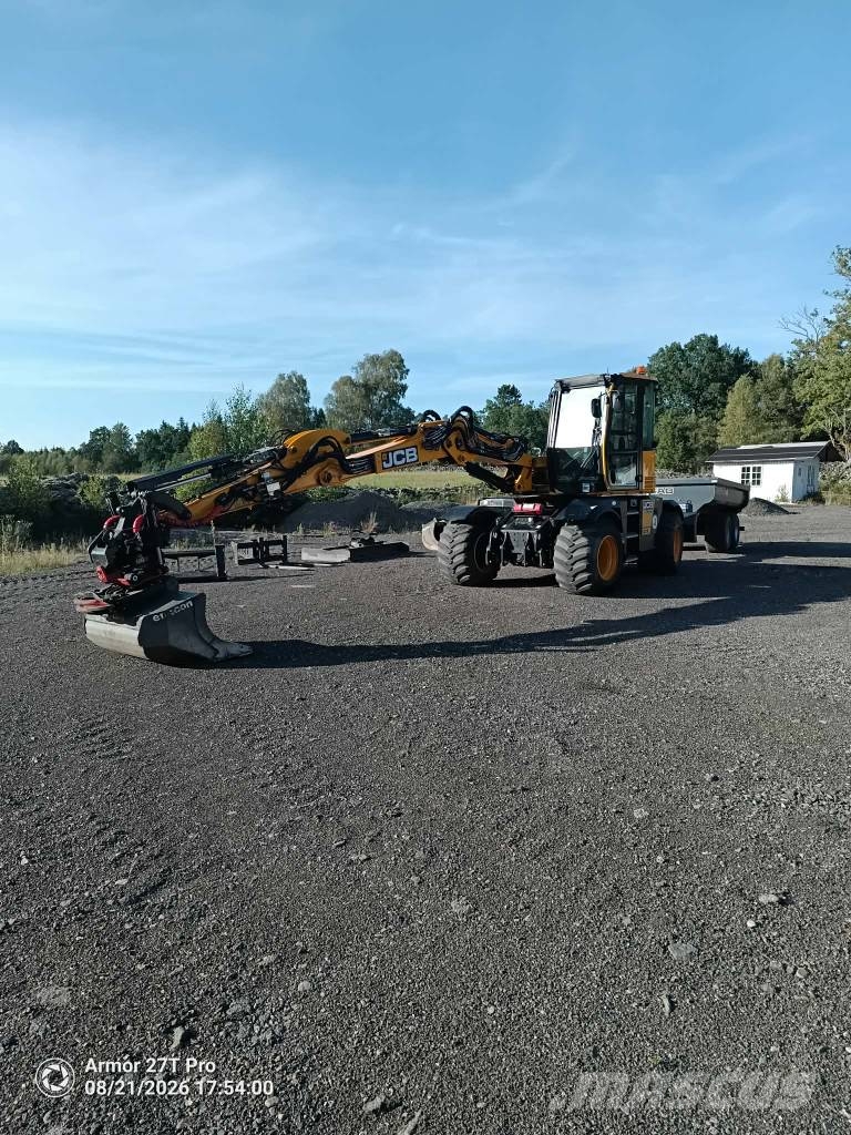 JCB 110 W Hydradig med vagn och mycket redskap Wielgraafmachines