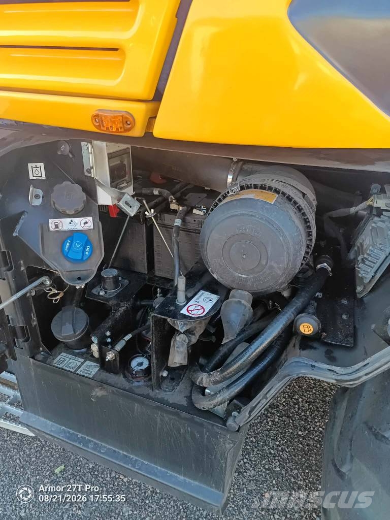 JCB 110 W Hydradig med vagn och mycket redskap Wielgraafmachines