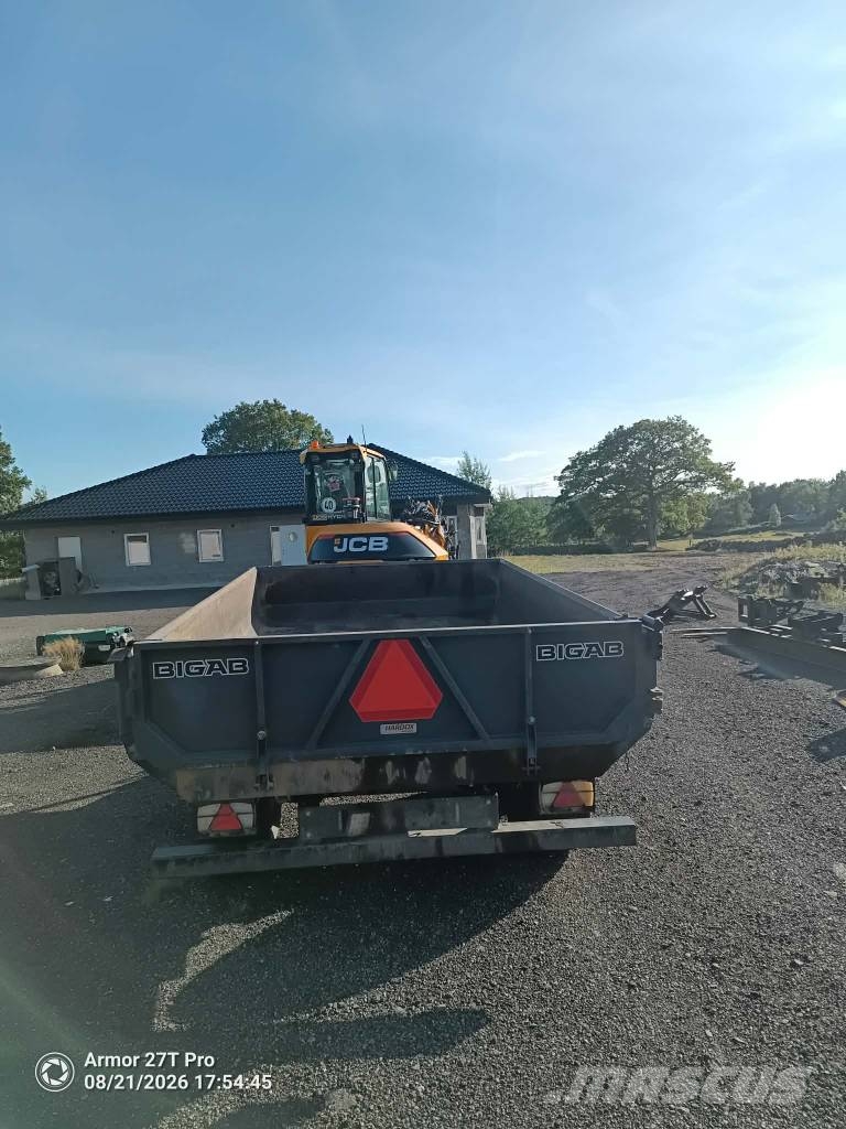 JCB 110 W Hydradig med vagn och mycket redskap Wielgraafmachines