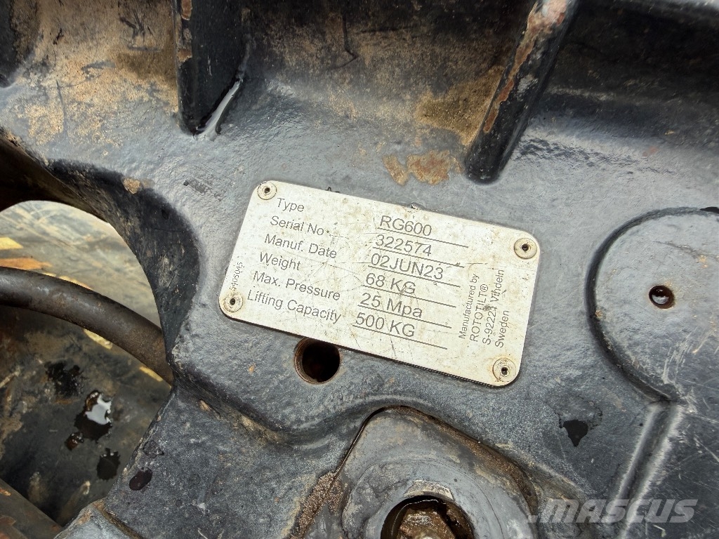JCB 110 W Hydradig med vagn och mycket redskap Escavatori gommati