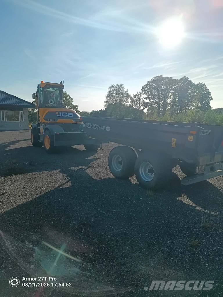 JCB 110 W Hydradig med vagn och mycket redskap Wielgraafmachines