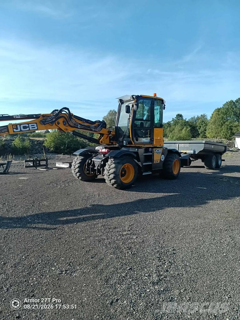 JCB 110 W Hydradig med vagn och mycket redskap Wielgraafmachines
