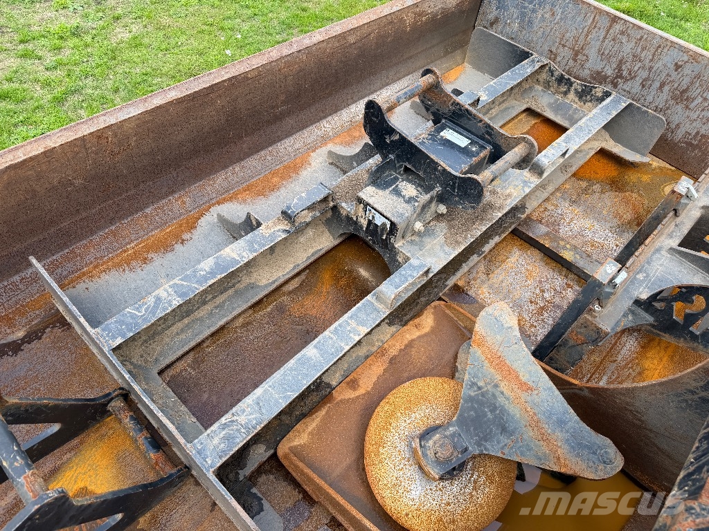 JCB 110 W Hydradig med vagn och mycket redskap Escavatori gommati