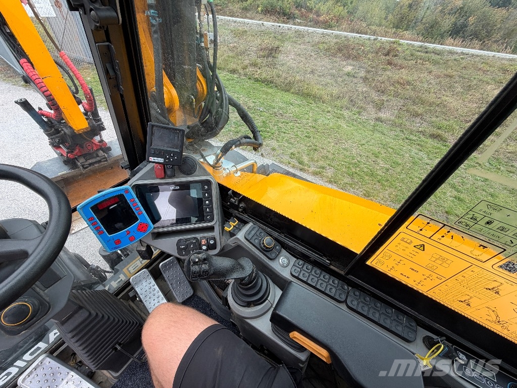 JCB 110 W Hydradig med vagn och mycket redskap Escavatori gommati