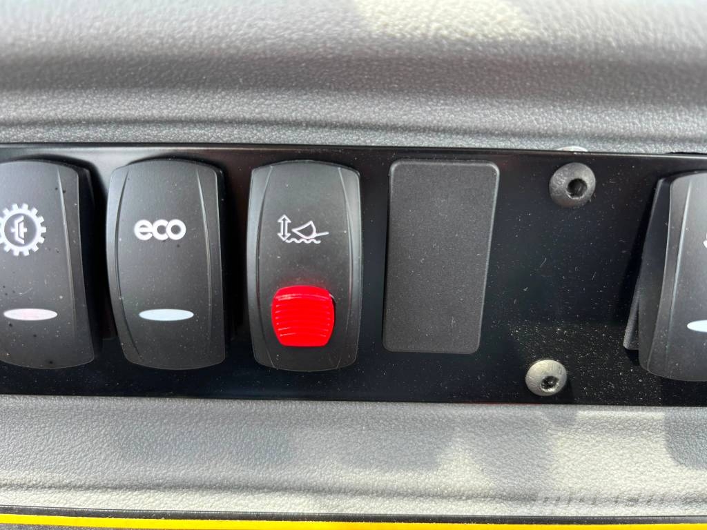 JCB 409 لوادر بعجل