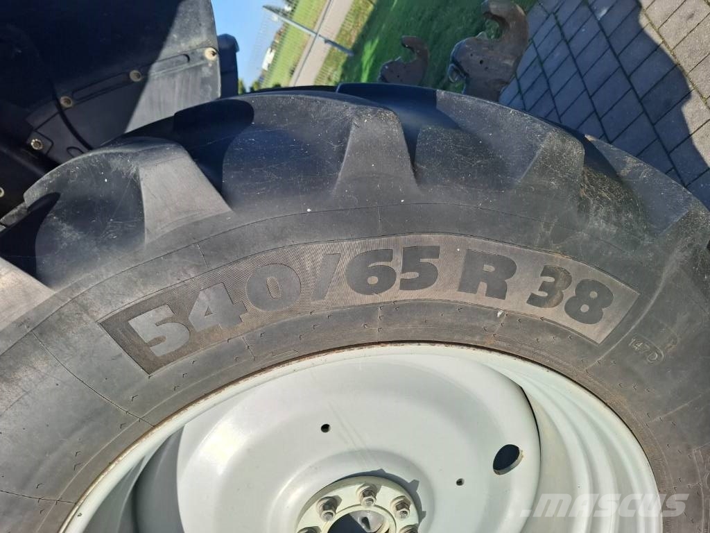 Massey Ferguson 6713S + FL Трактори