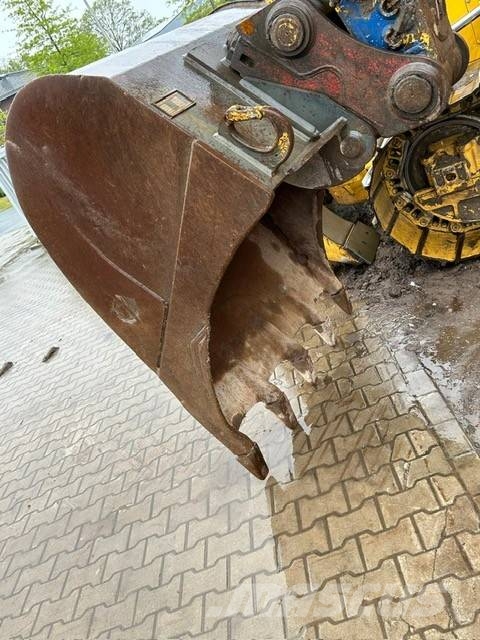 Komatsu PC 210 LC-7 حفارات زحافة