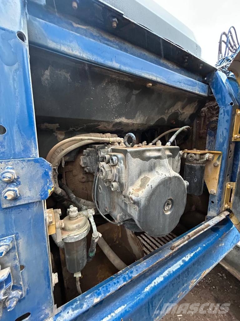 Komatsu PC 210 LC-7 حفارات زحافة