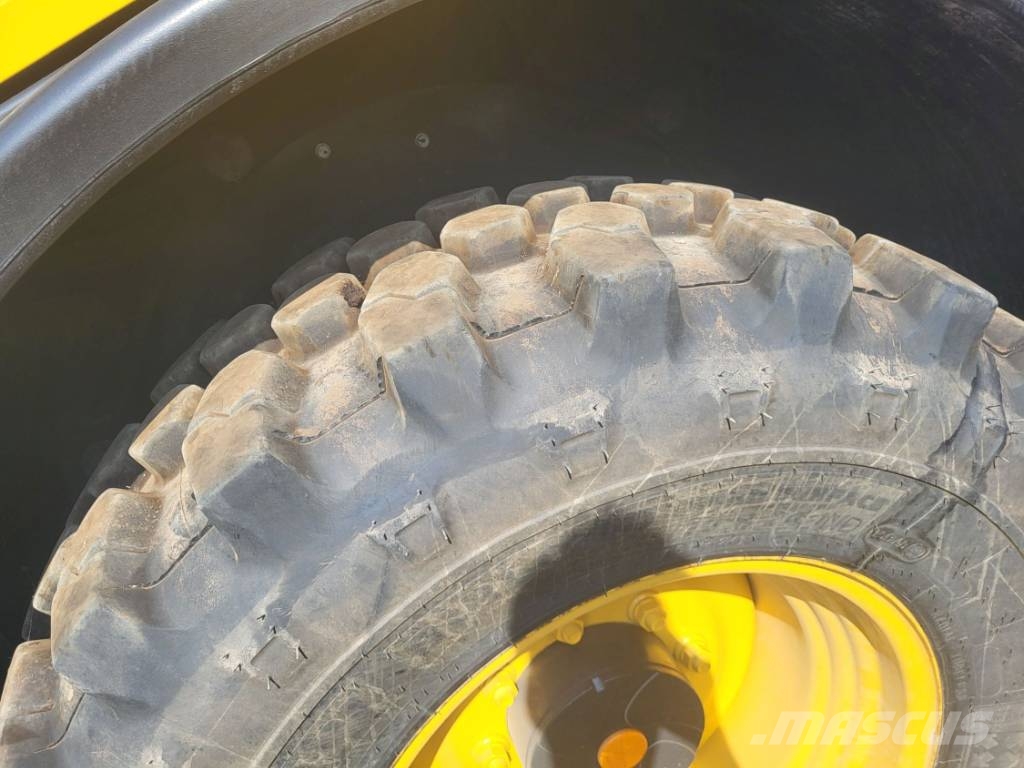 Komatsu WA100M-8 Utovarivači na kotačima