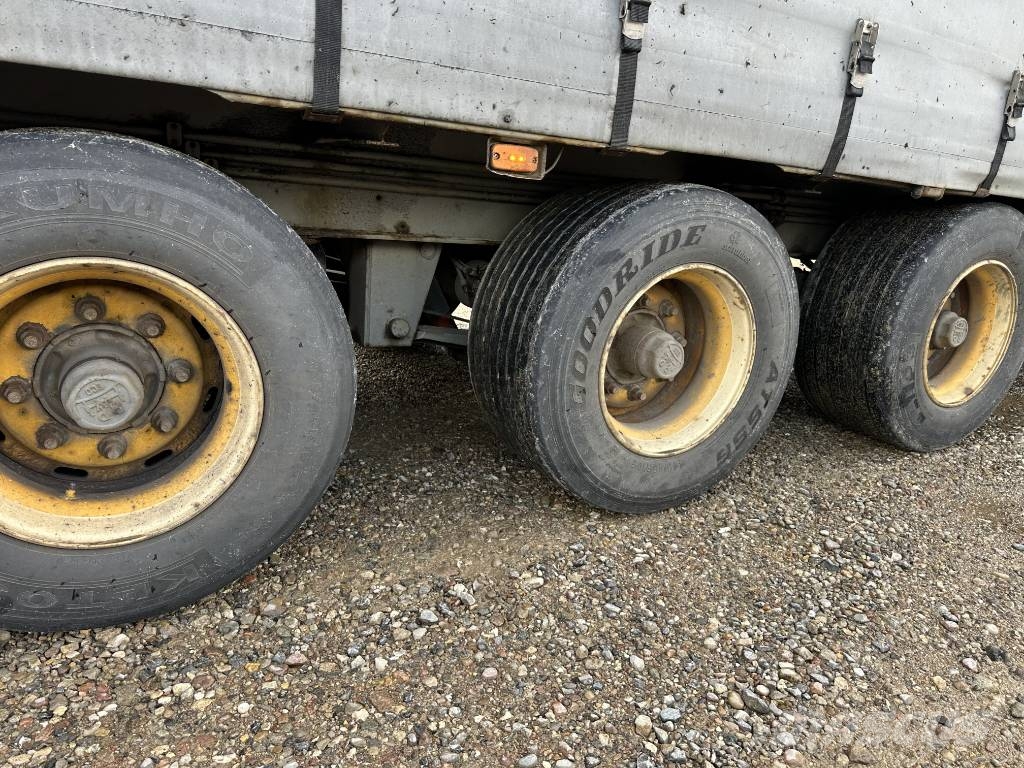 Schmitz Machine transport trailer with big ramp Autotransporter