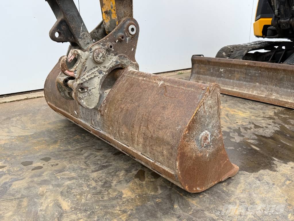 JCB 48Z-1 - Hammer Lines / Quick Coupler حفارات صغيرة أقل من 7 طن (حفارات صغيرة)