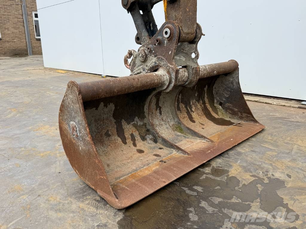 JCB 48Z-1 - Hammer Lines / Quick Coupler حفارات صغيرة أقل من 7 طن (حفارات صغيرة)