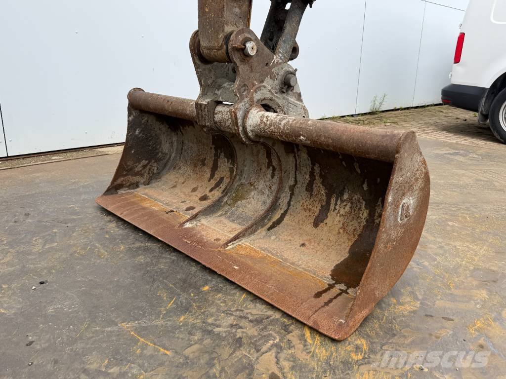 JCB 48Z-1 - Hammer Lines / Quick Coupler حفارات صغيرة أقل من 7 طن (حفارات صغيرة)