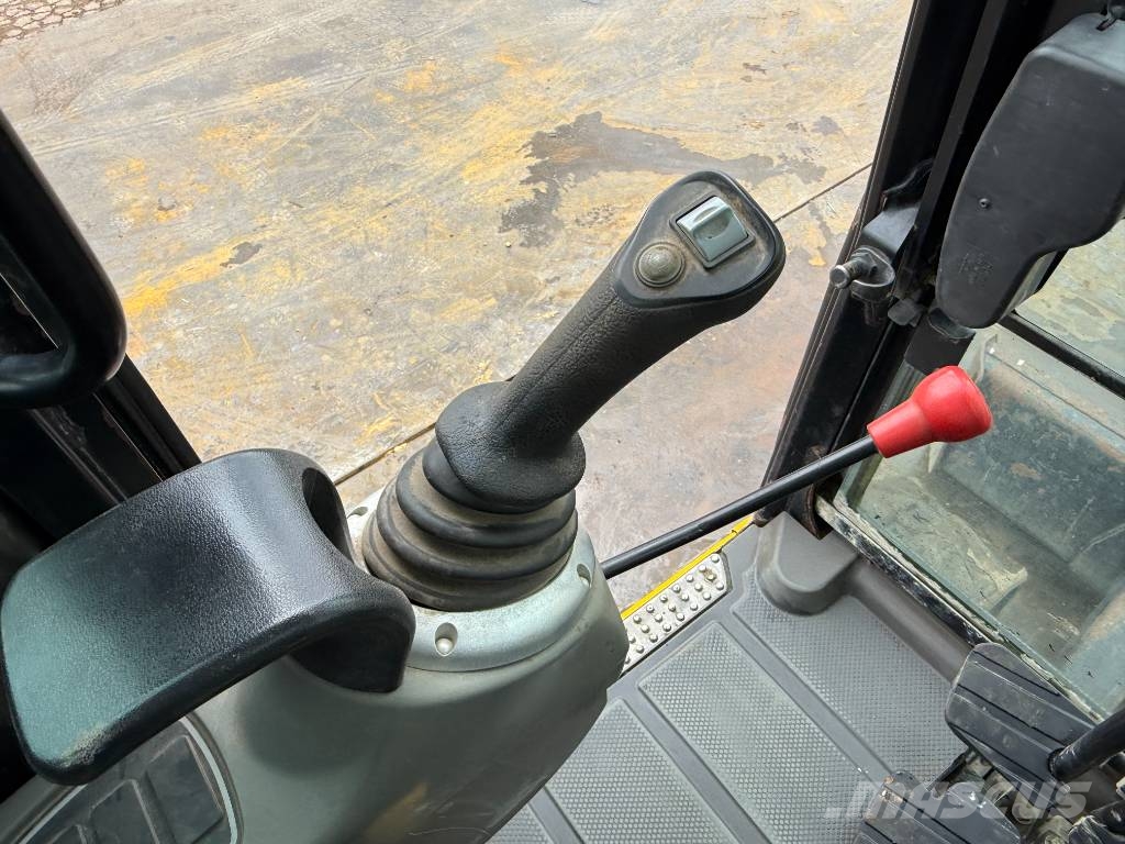 JCB 48Z-1 - Hammer Lines / Quick Coupler حفارات صغيرة أقل من 7 طن (حفارات صغيرة)