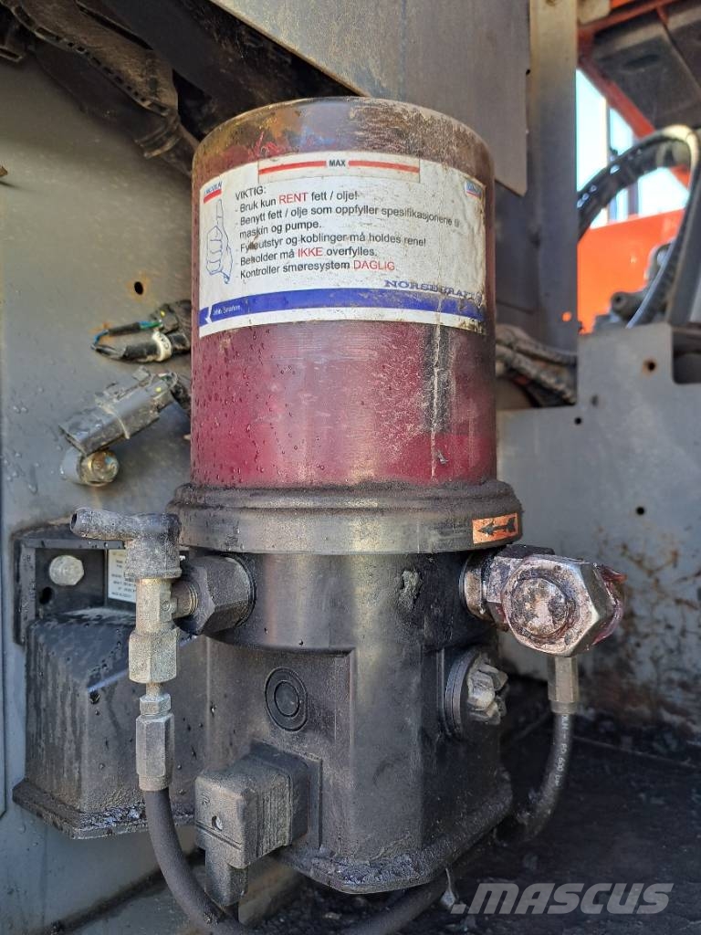 Hitachi ZX 300 LC-6 Beltegraver