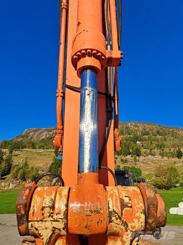Hitachi ZX 300 LC-6 Beltegraver