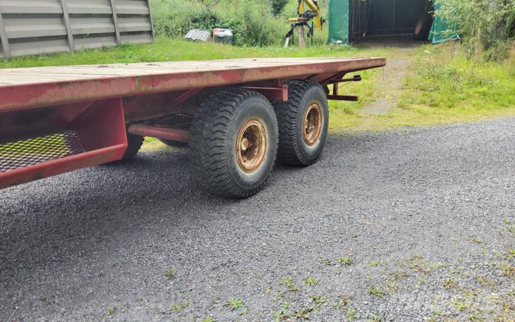 Omatekoinen Paali/laatikkovaunu Plateau à paille