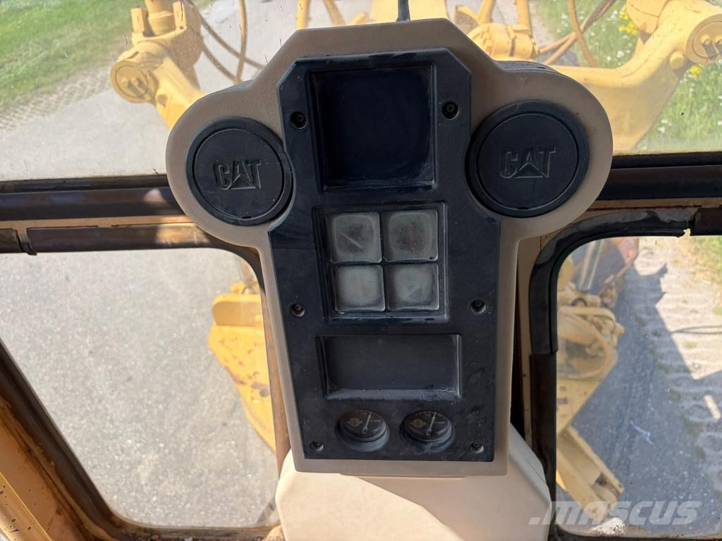 CAT 140H Graders