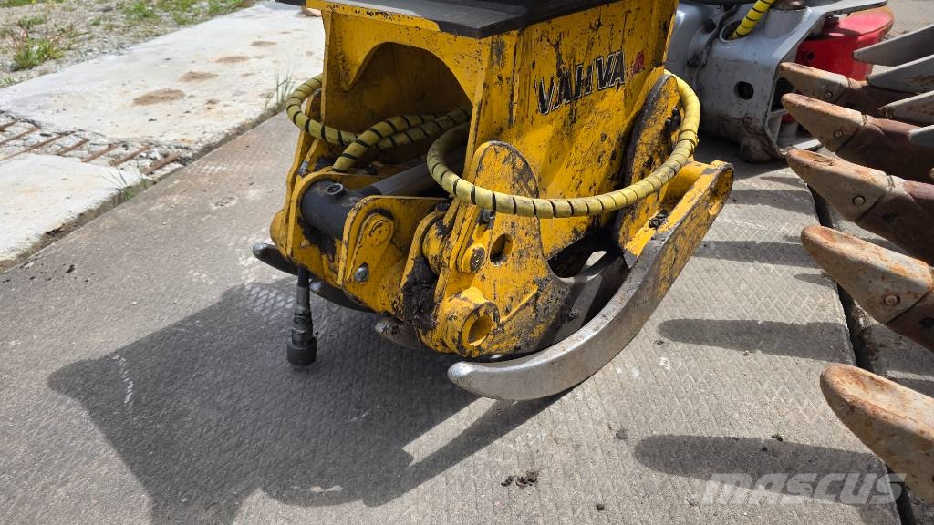 Sany SY 155 U حفارات زحافة