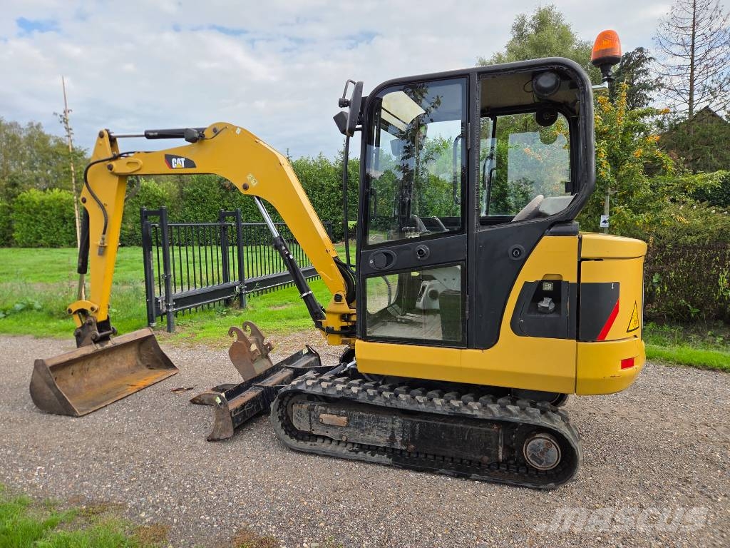 CAT 302.5 C Mini bagri <7t